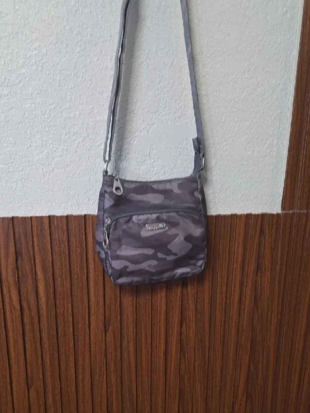 Baggallini slim crossbody